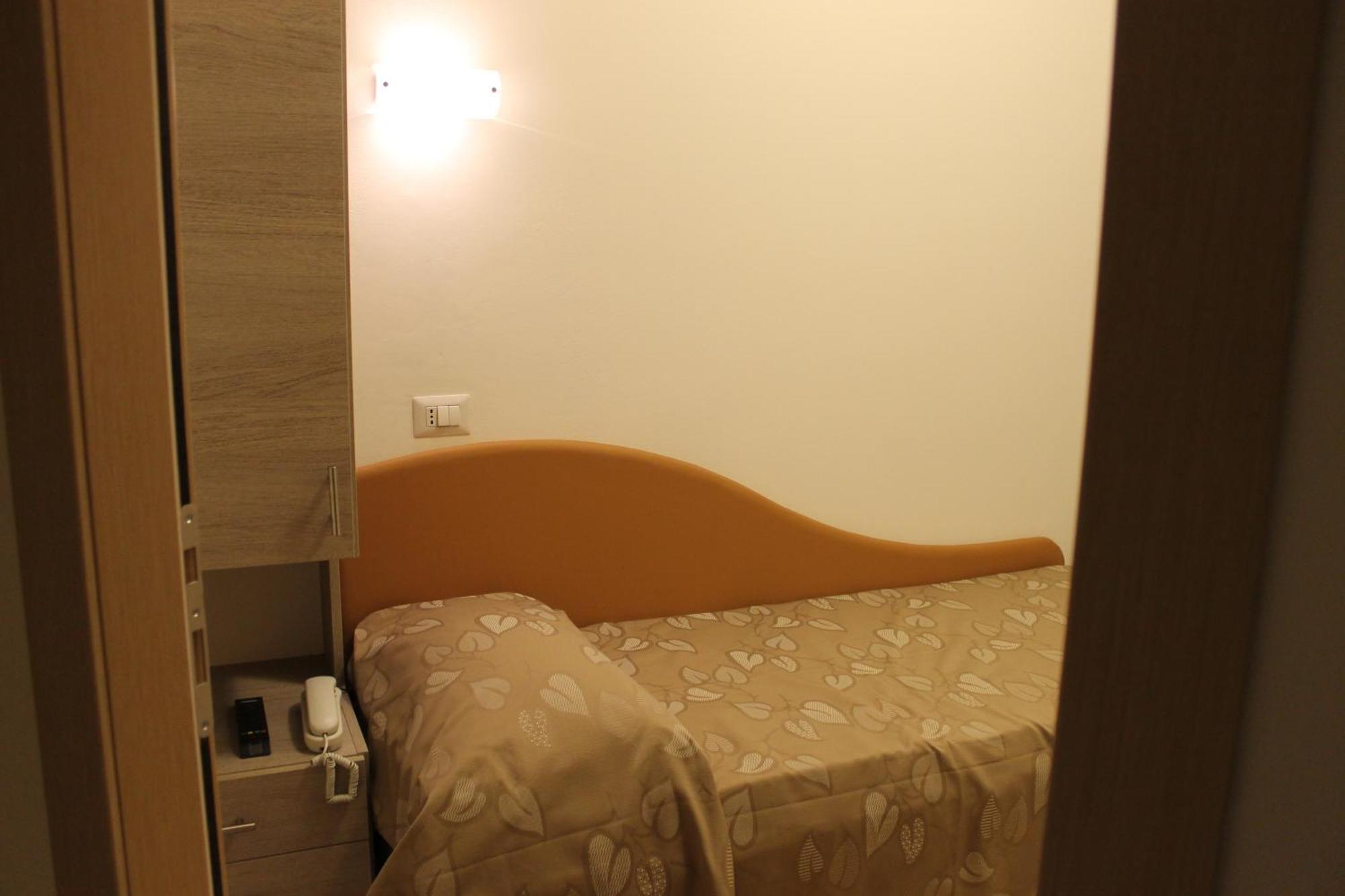 Hotel Villa Enea Каттолика Номер фото
