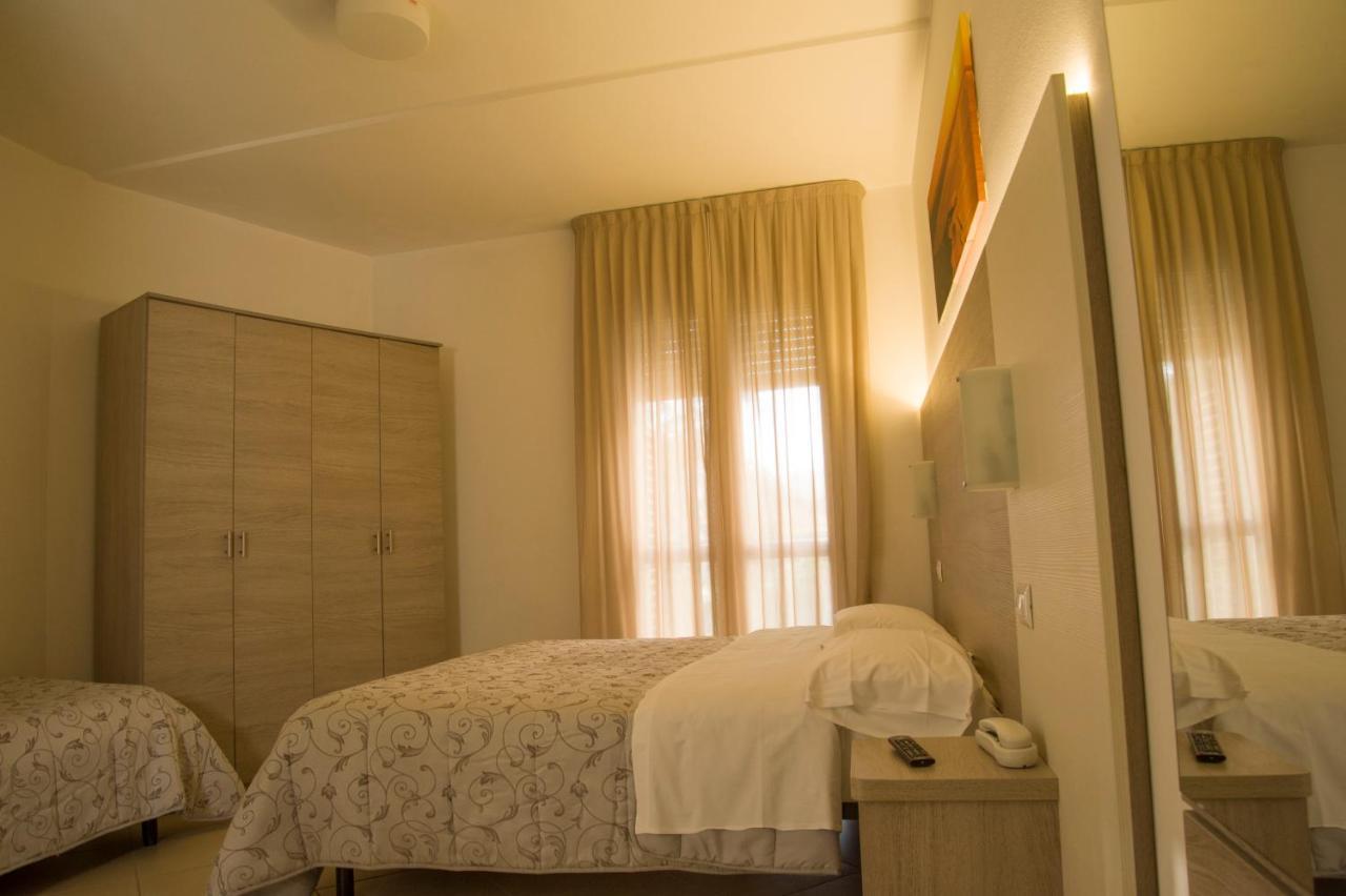Hotel Villa Enea Каттолика Экстерьер фото